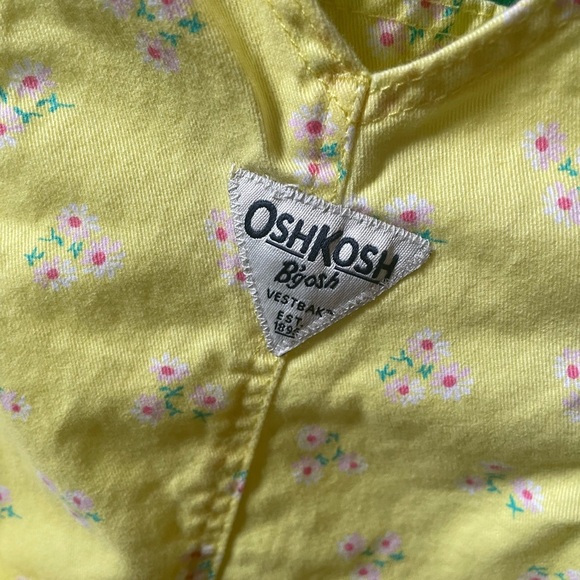 🌼 OshKosh B’gosh Yellow Floral Heart Pocket Shortalls-12M-Baby Girl Romper - Picture 4 of 6